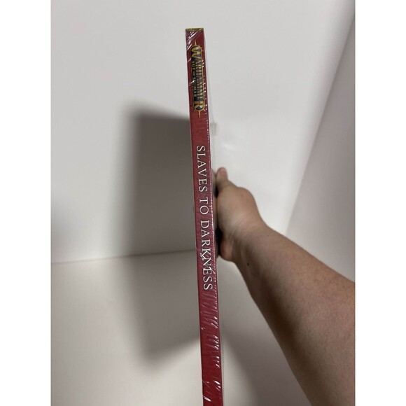 Warhammer 40K "Slaves to Darkness" Chaos Battledom - Age of Sigmar Hardback Book - Picture 3 of 4